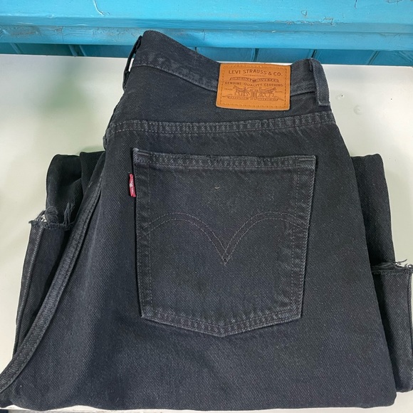Black Wide Leg Levi’s - Picture 3 of 4